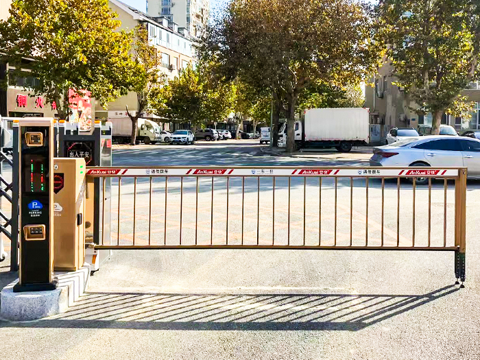 某社區(qū)采用 “安快” 同進同出柵欄道閘