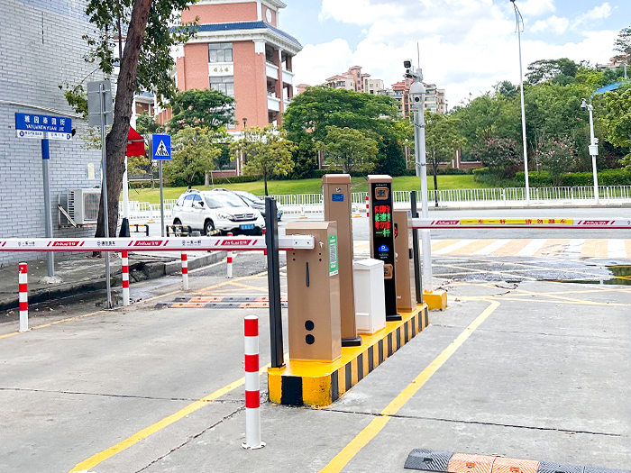 某工業(yè)園區(qū)停車場(chǎng)采用 “安快” 車牌識(shí)別系統(tǒng)