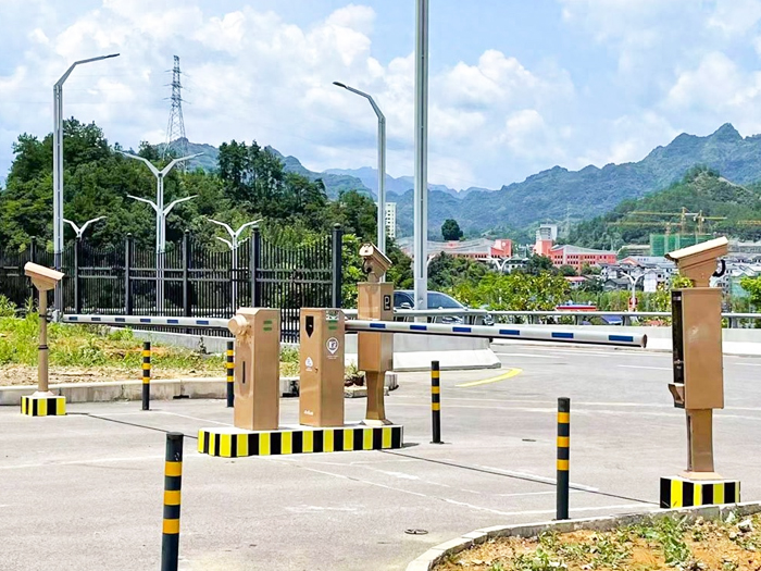 某景區(qū)采用 “安快” 一進一出直桿道閘