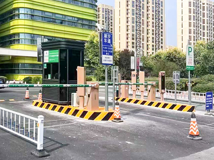 某社區(qū)采用 “安快” 多進(jìn)多出直桿道閘