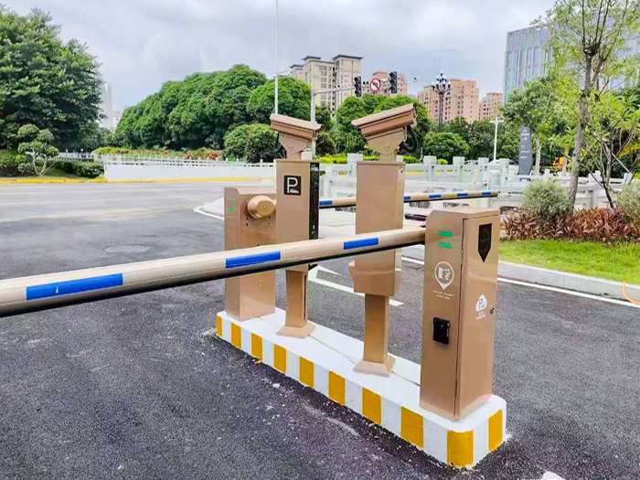 某戶外停車場(chǎng)采用 “安快” 一進(jìn)一出停車管理