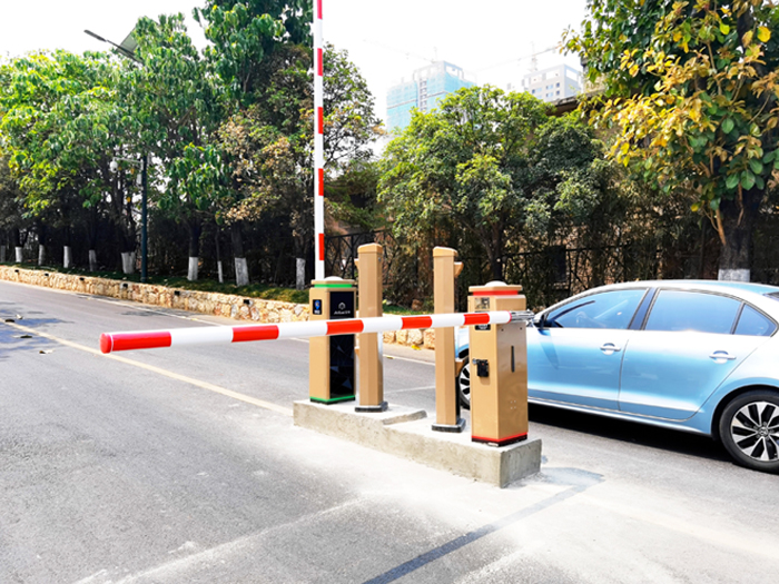 某街道采用 “安快” 一進一出車牌識別系統(tǒng)現(xiàn)場效果圖